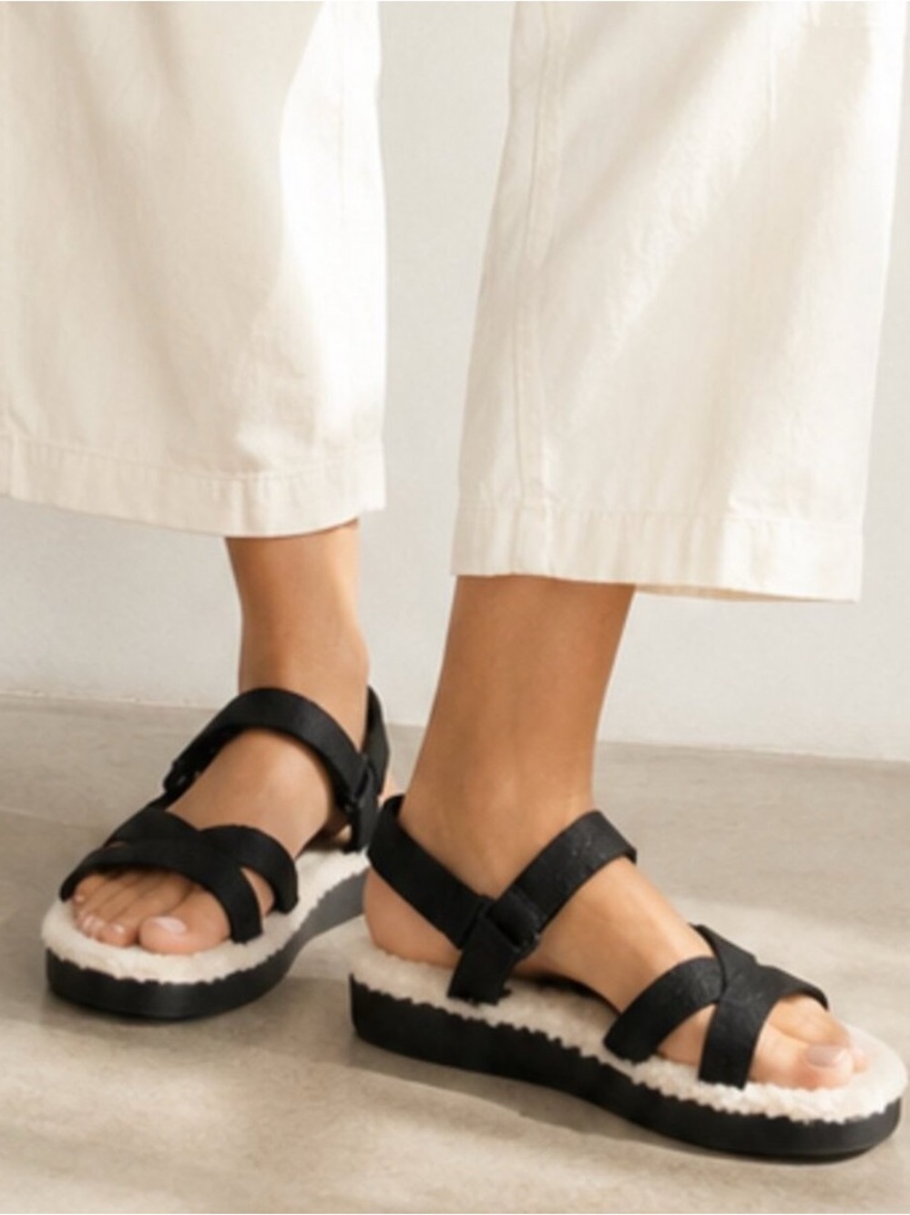 NIB Everlane Women's Teddy Sandal Sport Black Faux Sherpa Lined Size 10 Platform